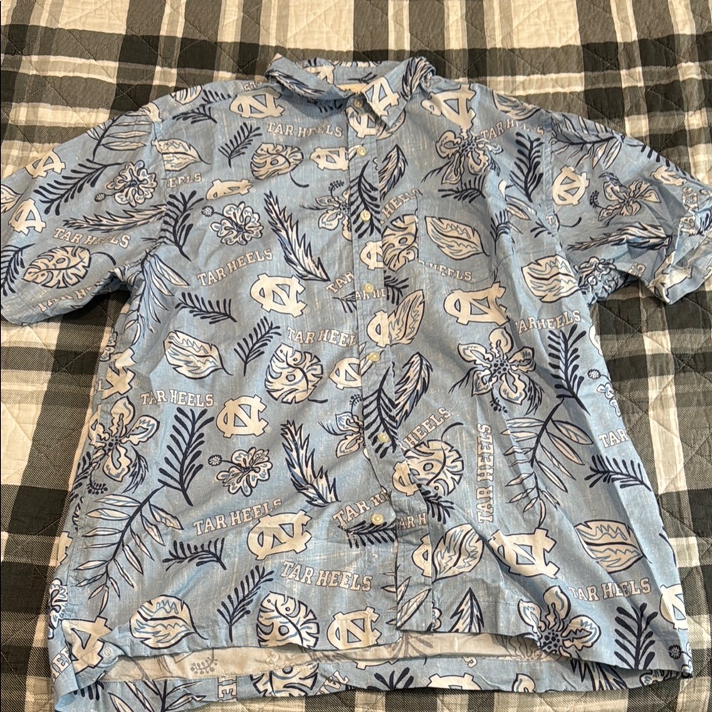 UNC Hawaiian Shirt Size L